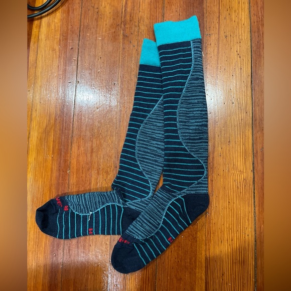 FOX RIVER Women's Carve Ultra-Lightweight Over-The-Calf Ski and Snowboard Sock - Picture 2 of 5